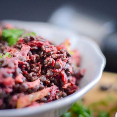 Salát z černé čočky